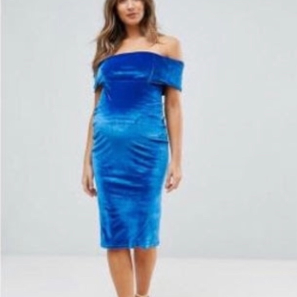 Asos maternity blue velvet dress. Off shoulder.